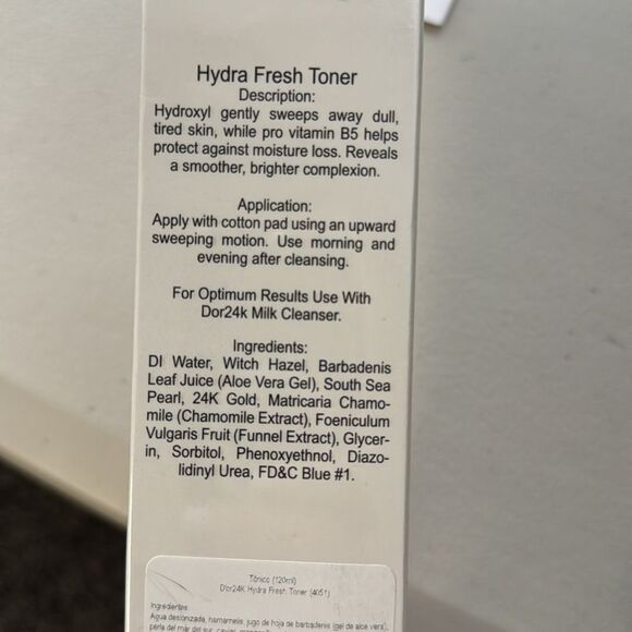 Elegant Gold and White Accessories for Any Occasion - Picture 4 of 7